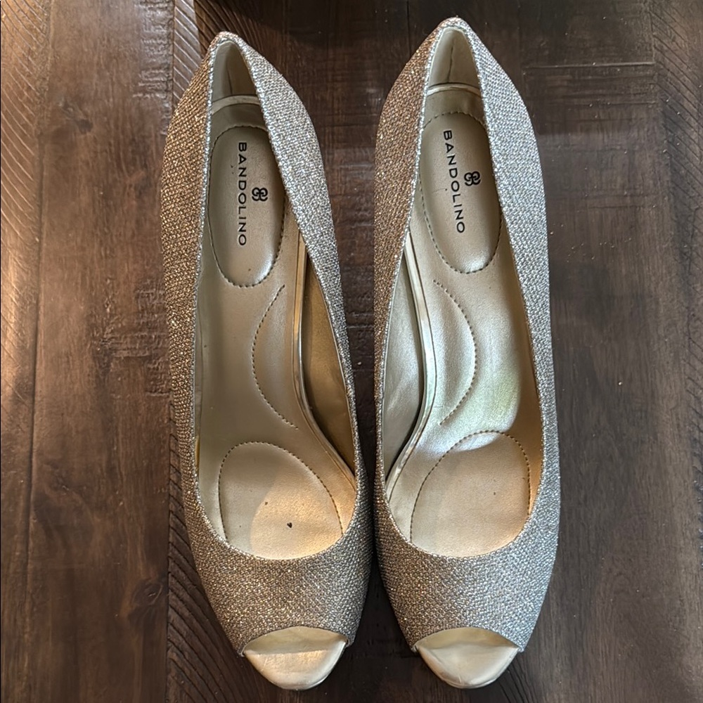Bandolino Women's Gold Peep-Toe Heels